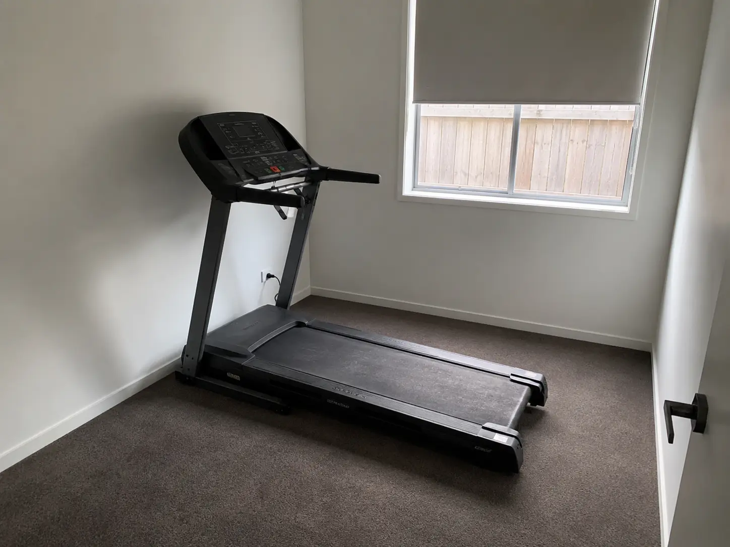 Treadmill golf simulator