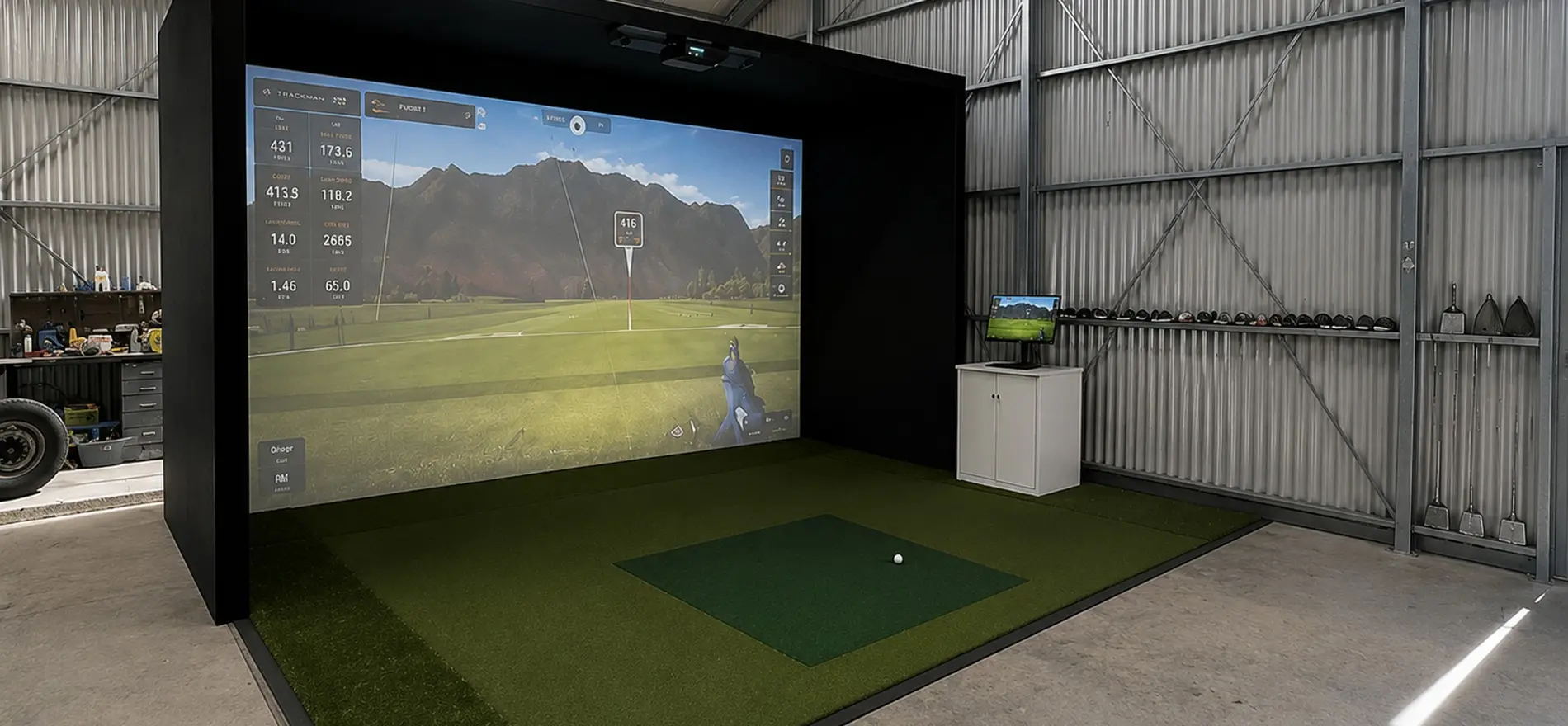 Projector setups to consider before building a home golf simulator